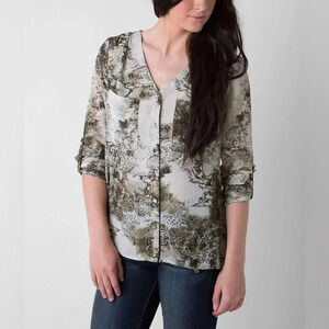 BKE Boutique Buckle Women's Small Sheer Geometric Blouse Beige V-Neck EUC‎